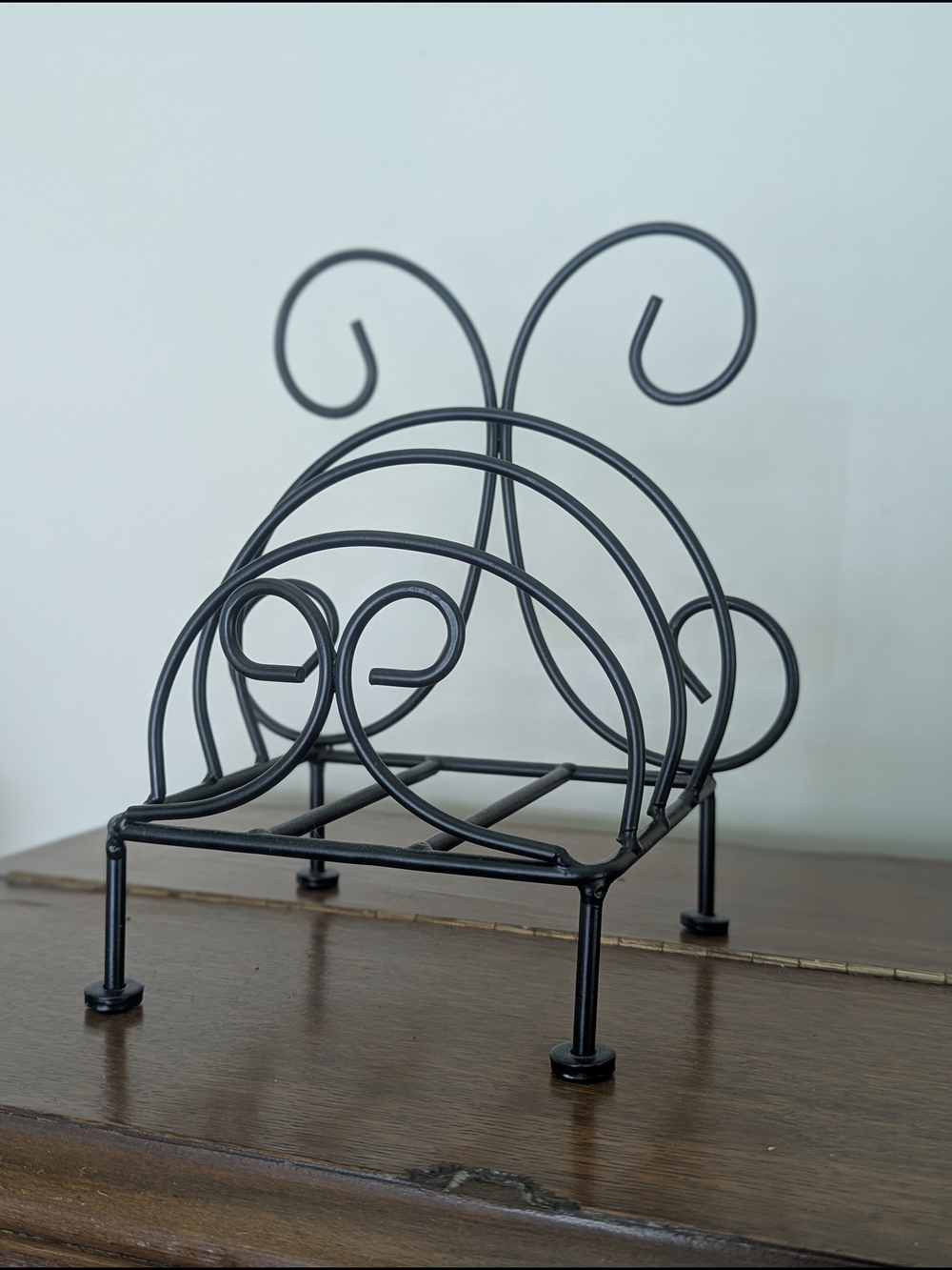 Black Metal Vertical 3-Tier Plate Rack Display